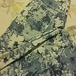 Bill  Blass jeans capris